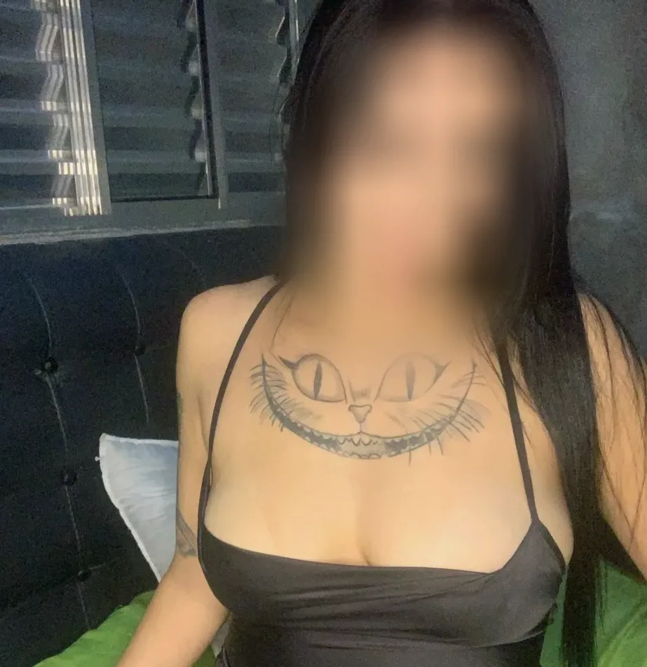 Christina, 27