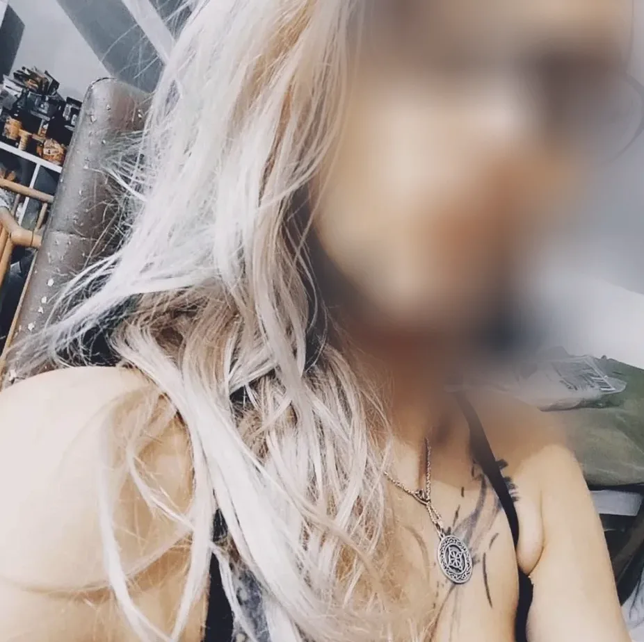 Ela, 30