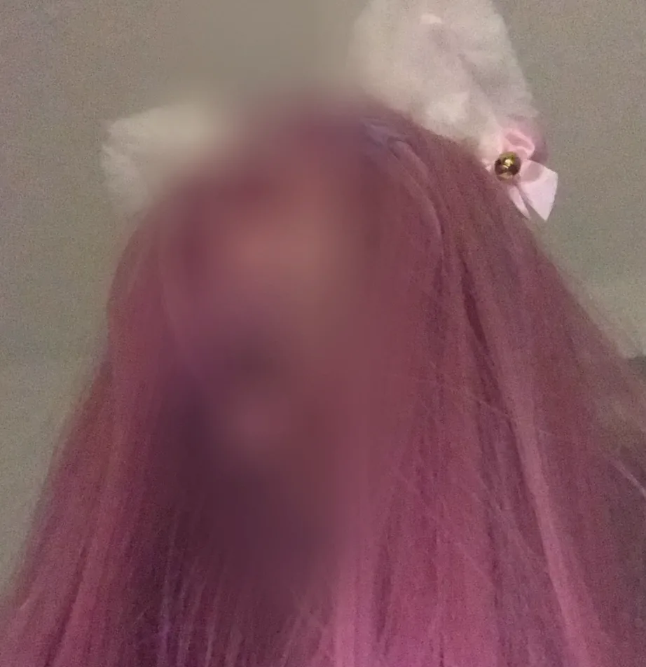 Emilia, 22