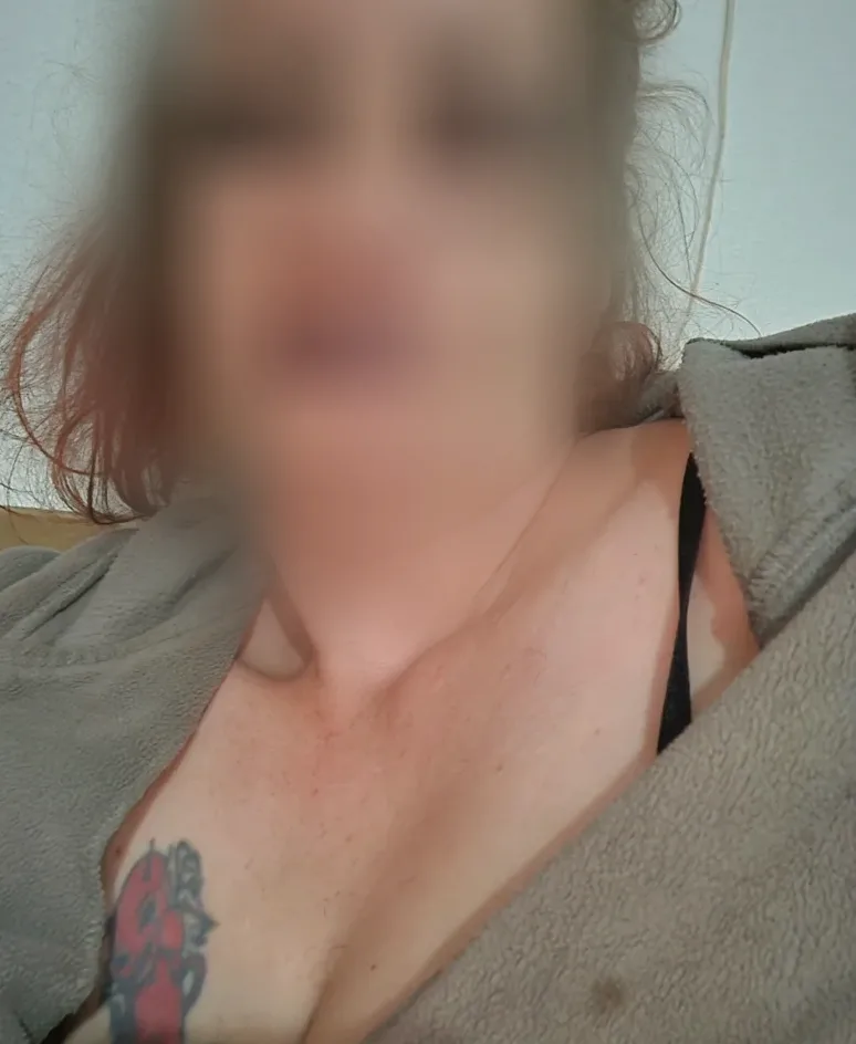 Larissa, 36